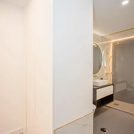 Liiiving In - Ribeira Riverside Apartment