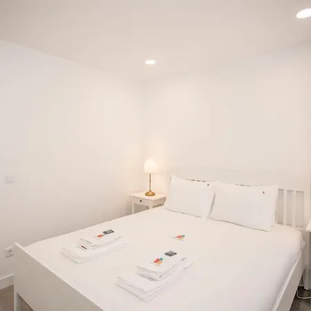 Liiiving In - Ribeira Riverside