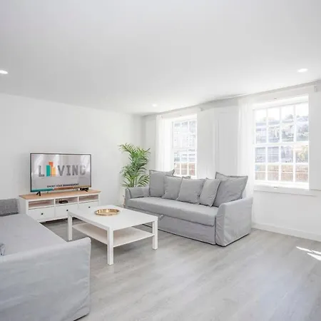 Liiiving In - Ribeira Riverside Apartment