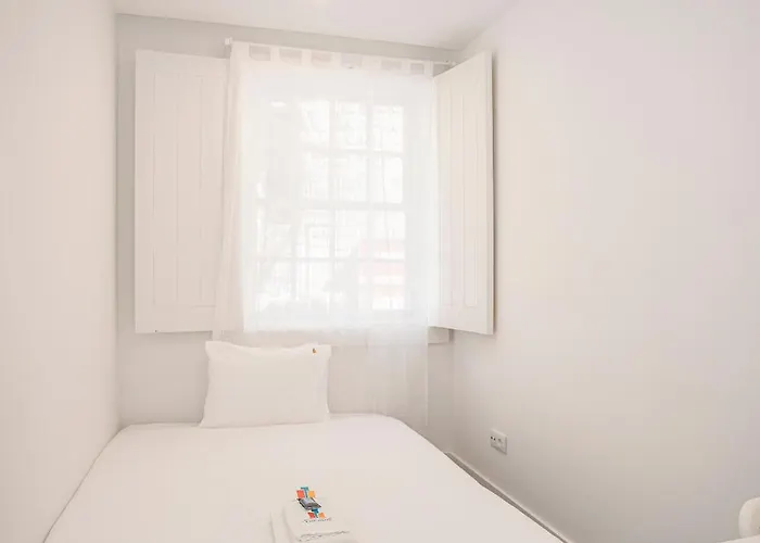 Liiiving In - Ribeira Riverside Apartament *