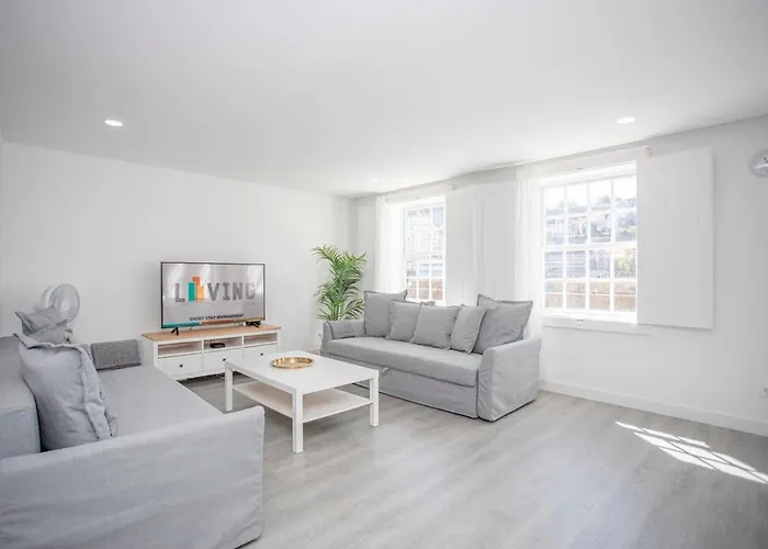 Liiiving In - Ribeira Riverside Apartment