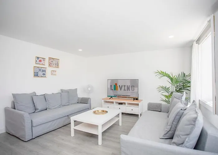 Liiiving In - Ribeira Riverside Apartment *