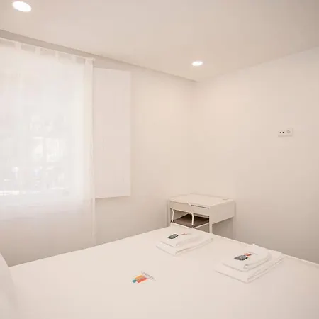 Liiiving In - Ribeira Riverside Appartement *